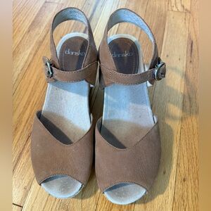 Dansko Women's Tan Peep-Toe Sandals